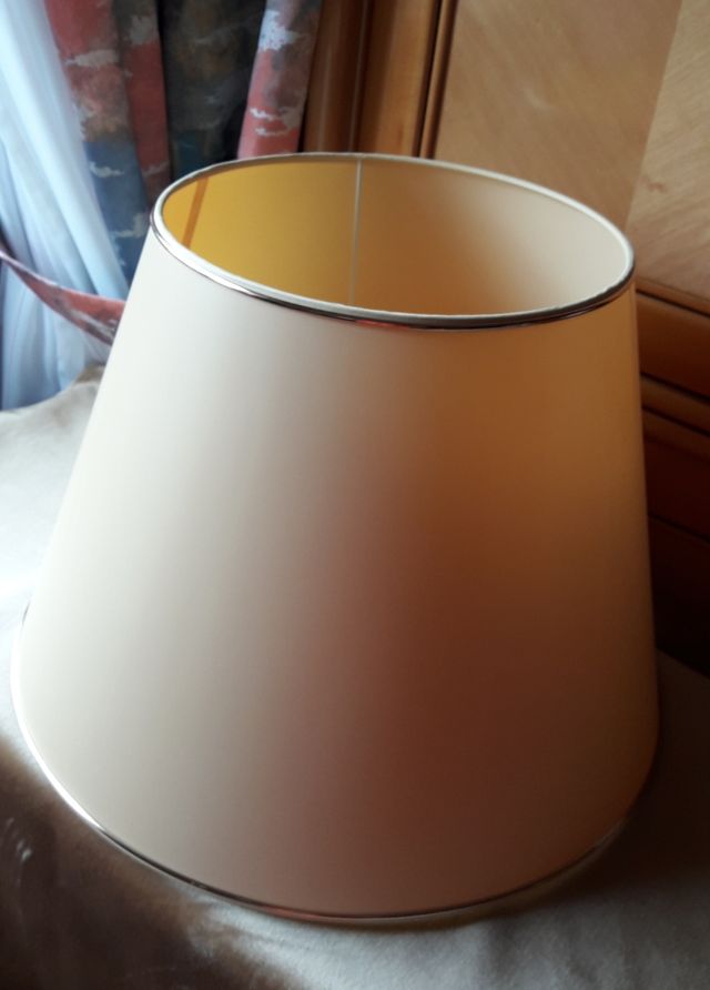 Pantalla Conica con Regalo Funda Cojin