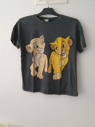 Camiseta rey león de segunda mano por 3 EUR en La Cala del Moral en WALLAPOP