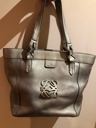 Bolso Loewe piel original dorado de segunda mano por 200 EUR en Getafe en  WALLAPOP