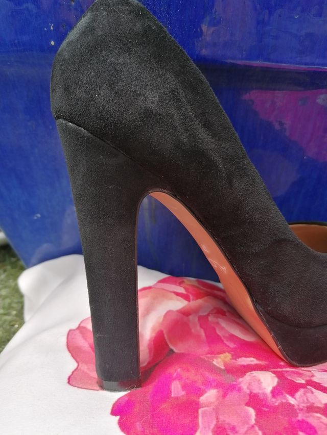 Zapato de ante negro con plataforma