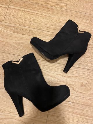 عازف البيانو سطح المظهر الخارجي شعار botas negras sfera -  advancedelectronics.org