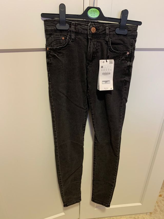 Pantalón vaquero negro