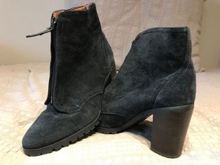 Botines serraje en azul marino Bimba y Lola de segunda mano por 30 EUR en A  Coruña en WALLAPOP