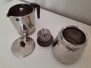 Cafetera ACERO INOXIDABLE de segunda mano por 22 EUR en Madrid en WALLAPOP