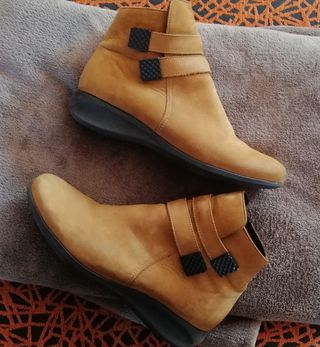 Botines mujer color ocre marca Hirica talla 38 de segunda mano por 45 EUR  en Esparreguera en WALLAPOP