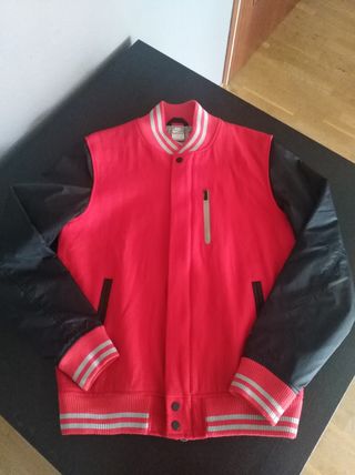 Chaqueta Nike Sportswear de segunda mano por 25 EUR en Premià de Mar en  WALLAPOP