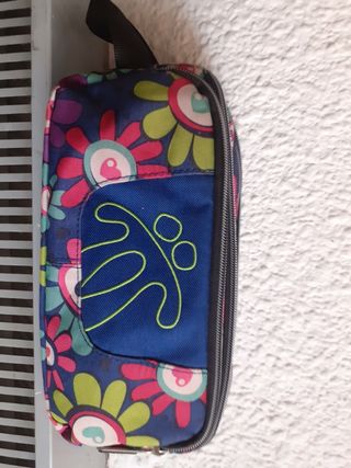 Estuche grande totto 3 compartimentos de segunda mano por 15 EUR en  Zaragoza en WALLAPOP