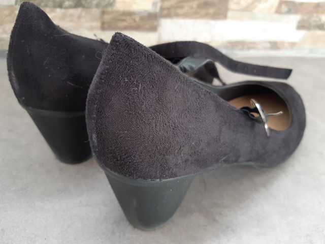 zapatos negros de ante