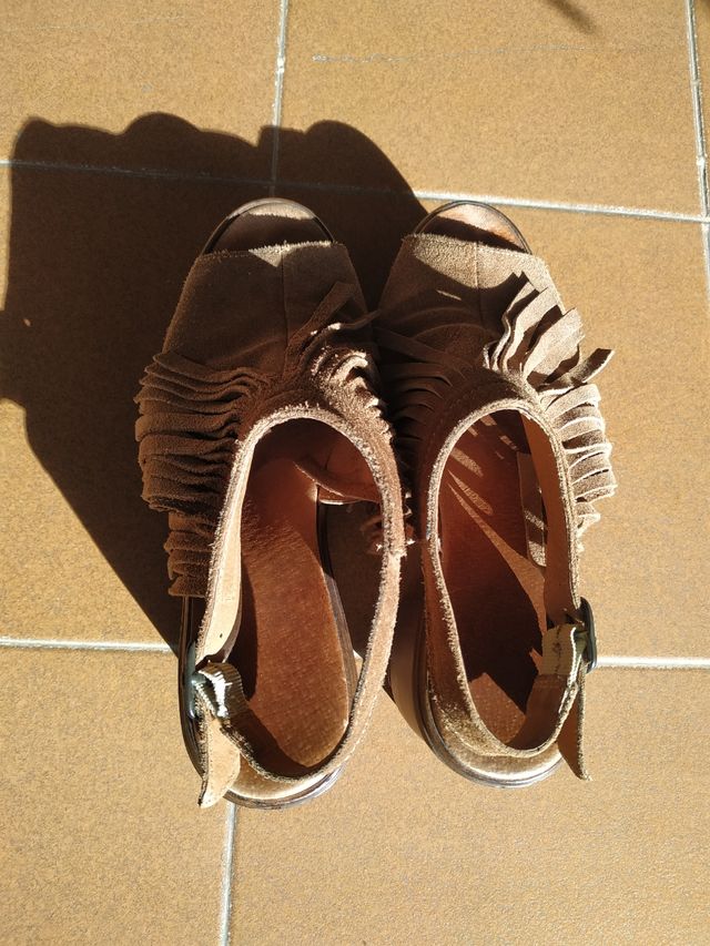 SANDALIAS DE ANTE CON FLECOS
