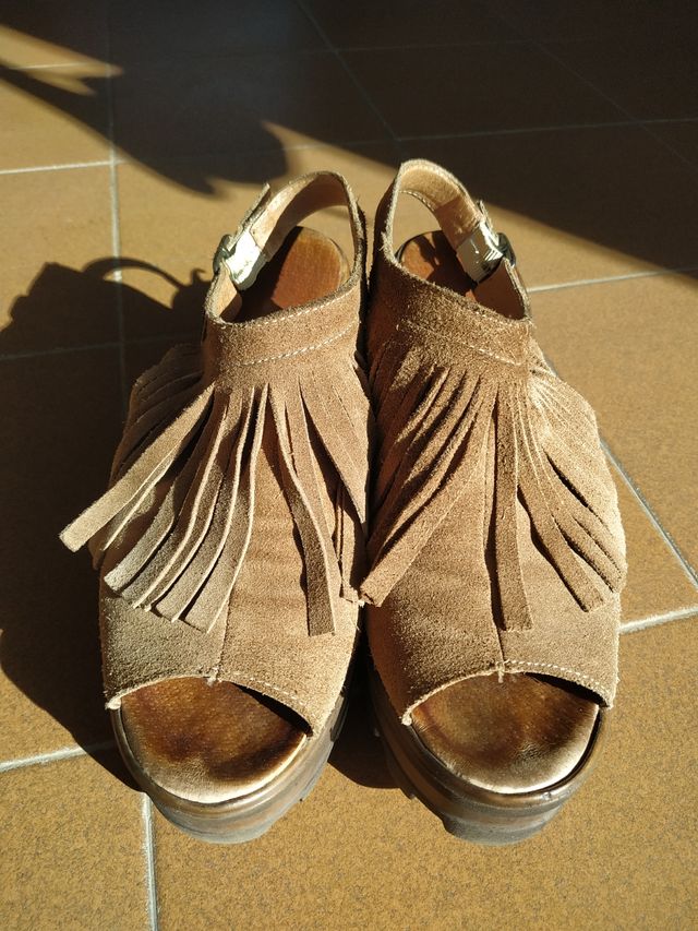 SANDALIAS DE ANTE CON FLECOS