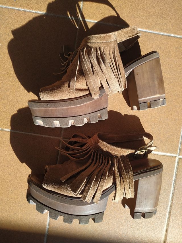 SANDALIAS DE ANTE CON FLECOS