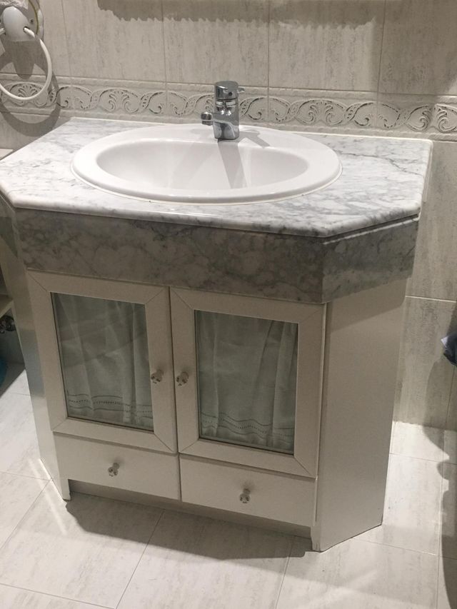 Encimera marmol con lavabo y mueble a medida de segunda mano por 50