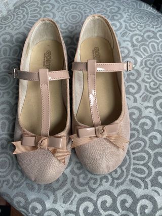 Zapatos niña para ir a eventos talla 34 (Gody) de segunda mano por 5 EUR en  Málaga en WALLAPOP