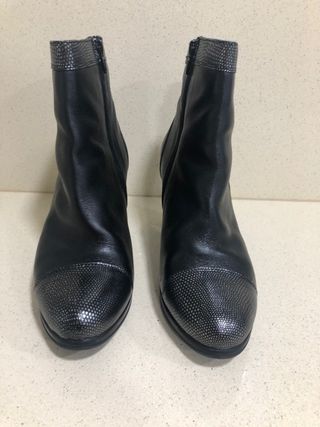 Botas negras pitillos de segunda mano por 20 EUR en Gandía en WALLAPOP