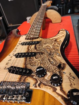 Personalización de guitarras y Bajos de segunda mano en Valencia en WALLAPOP