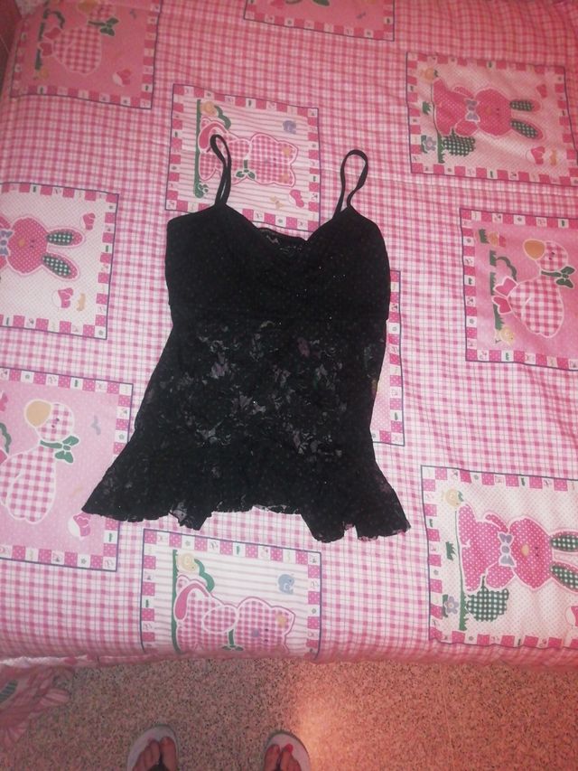 camiseta de tirantes transparente la zona abdomina