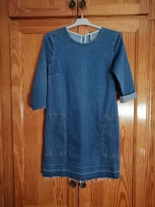 Vestido denim de Stradivarius de segunda mano por 9 EUR en Adra en WALLAPOP