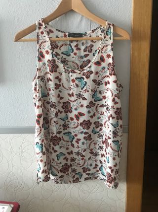Camiseta tirantes Primark de segunda mano por 2 EUR en Alcalá de Henares en  WALLAPOP