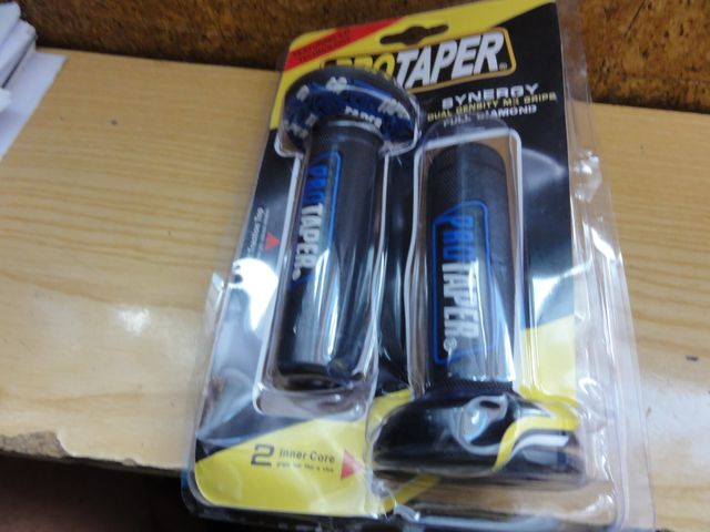 PUÑOS PROTAPER EN AZUL Y NEGRO