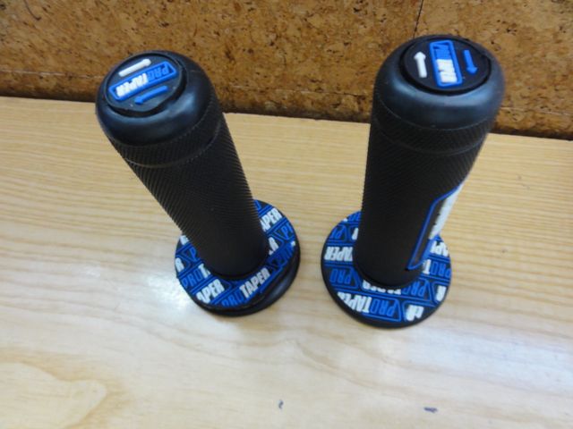 PUÑOS PROTAPER EN AZUL Y NEGRO