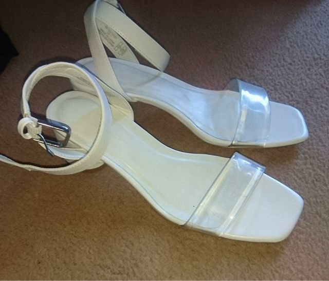 Sandalo, scarpa estiva bianca