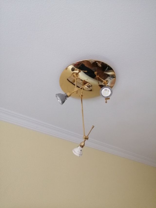 Lámpara magnifica techo