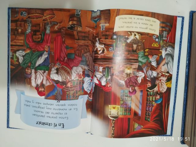 Libro de historias de dragones y piratas