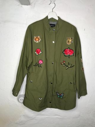 GABARDINA STRADIVARIUS VERDE MILITAR talla S