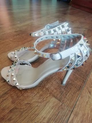 Sandalias tipo Valentino de segunda mano por 20 EUR en Zaratán en WALLAPOP