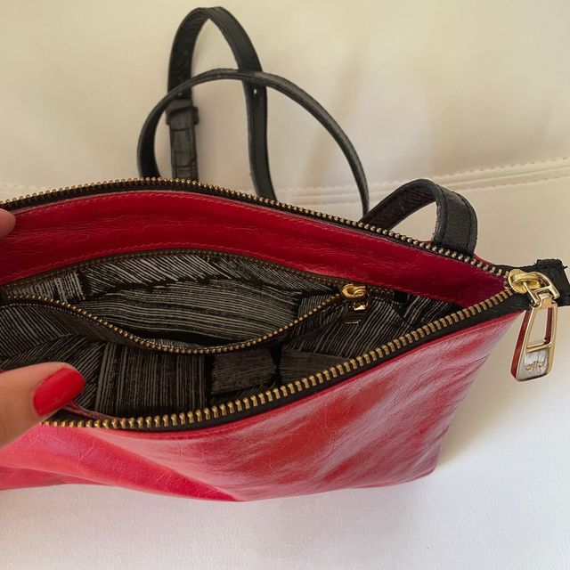 Bolso de colgar de piel rojo fresa AITA