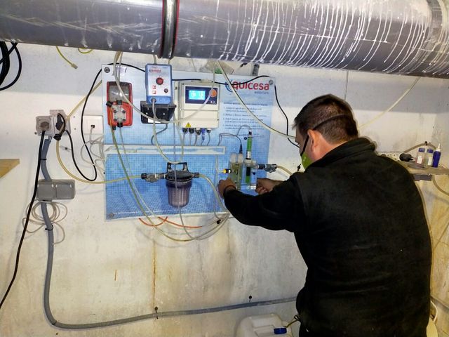 tecnico de mantenimiento de piscina