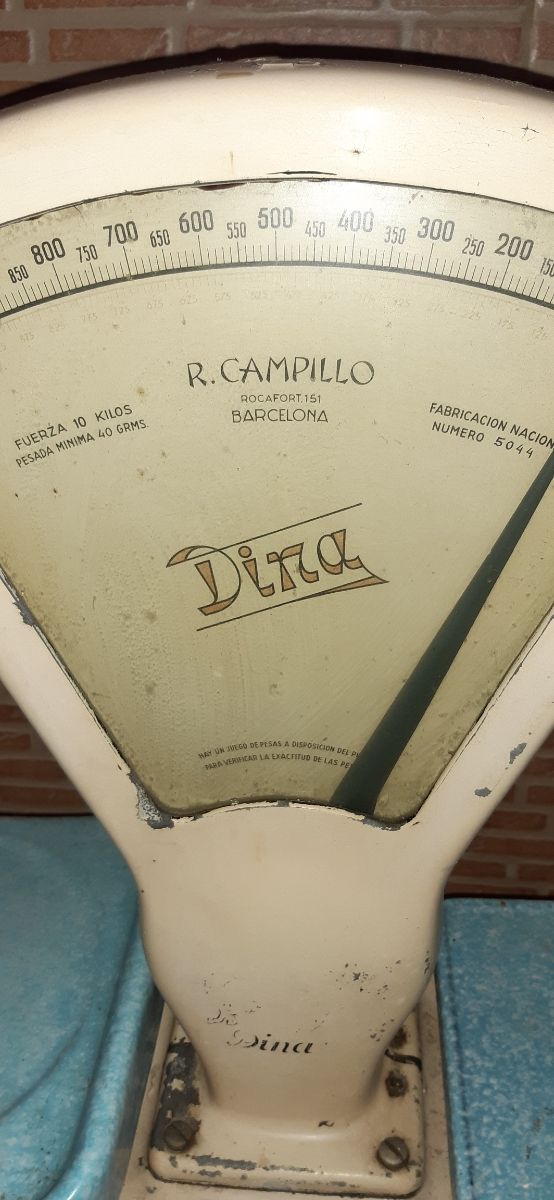 Preciosa Báscula o peso antigua Dina