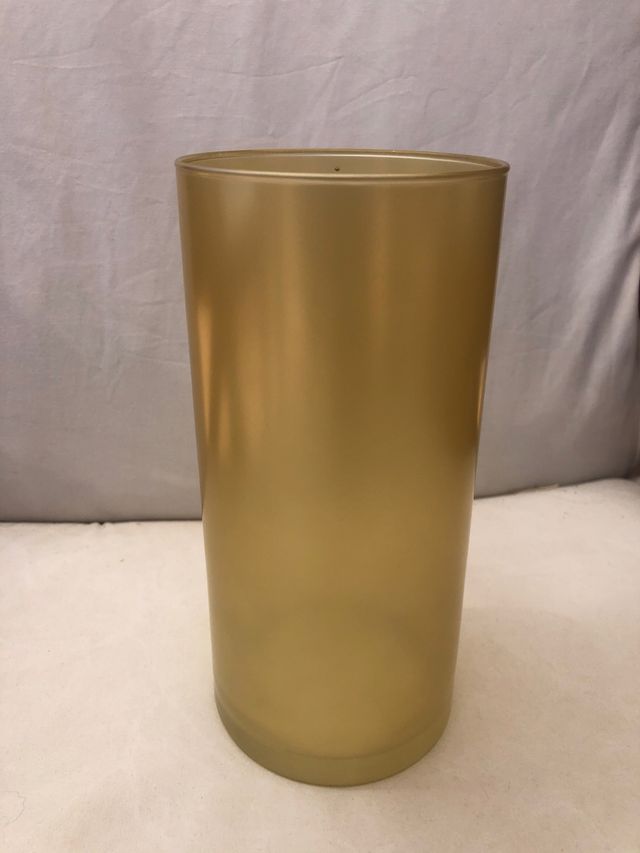 jarrón amarillo de cristal