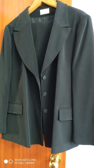 Traje pantalón y chaqueta mujer talla grande de segunda mano por 20 EUR en  Portugalete en WALLAPOP