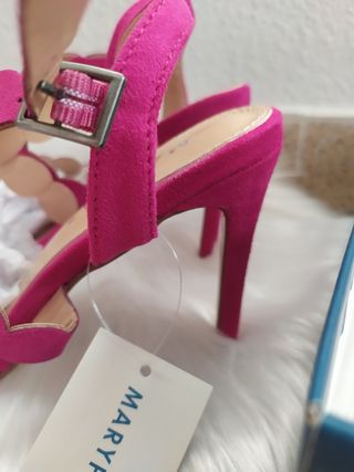 Sandalia \\/ Zapato tacon marypaz de segunda mano por 12 EUR en Alcalá de  Guadaíra en WALLAPOP