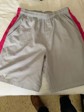 Pantalón corto Artengo de segunda mano por 4 EUR en Sevilla en WALLAPOP