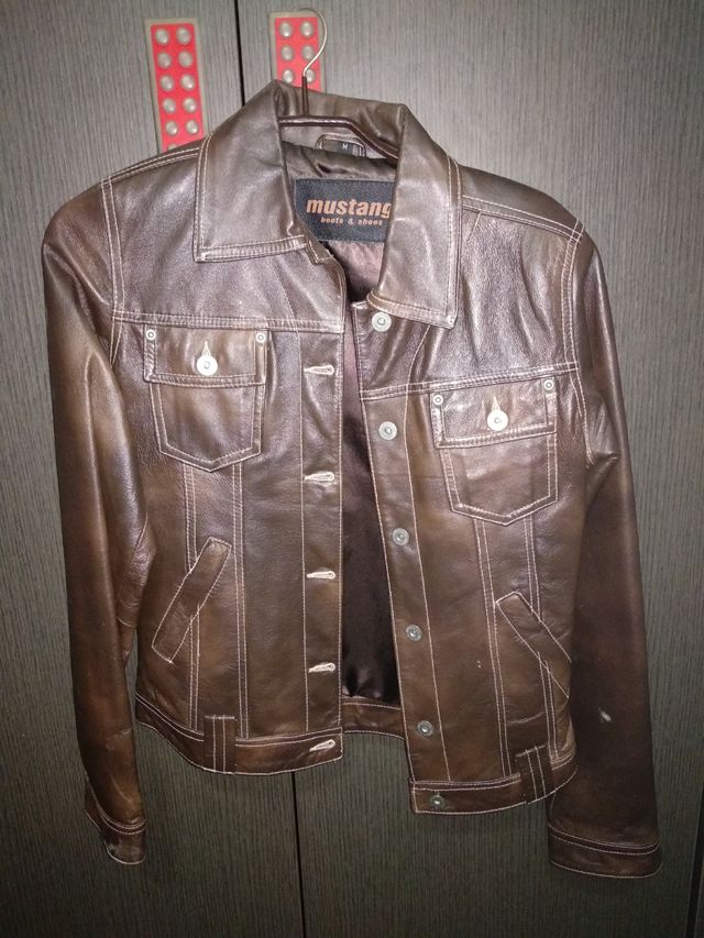 Cazadora piel Mustang.