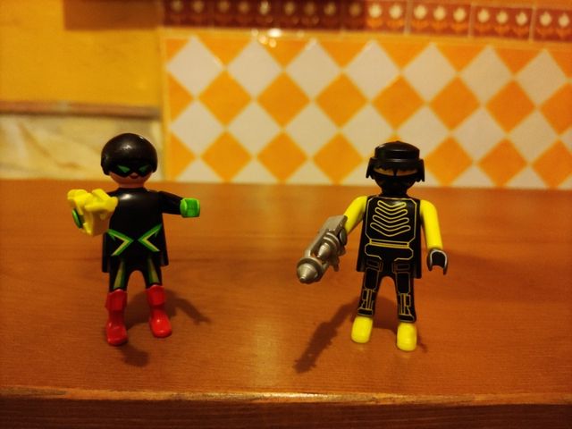 VARIOS MUÑECOS PLAYMOBIL