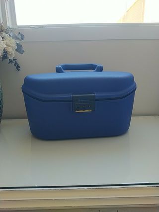Neceser rigido viaje. Samsonite. de segunda mano por 20 EUR en Madrid en  WALLAPOP