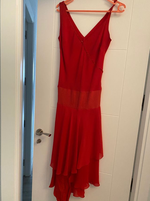 Vestido rojo de mango tirantes y escote