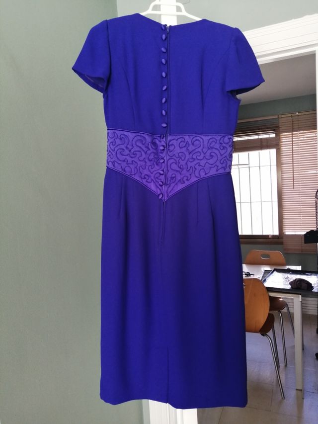 vestido morado de crepe