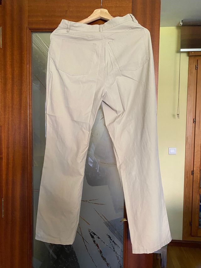 Pantalón recto beige