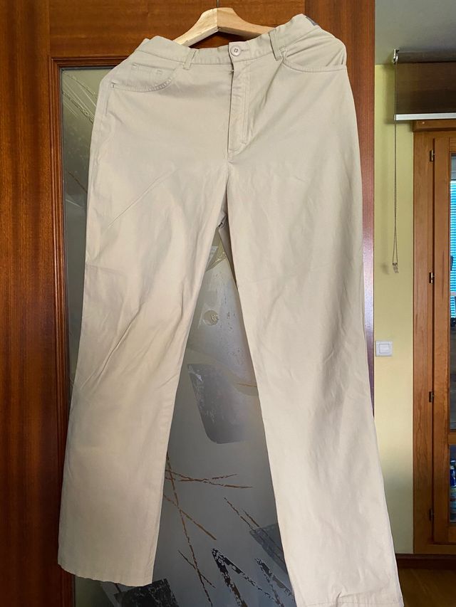 Pantalón recto beige
