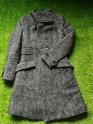 Abrigo Mango jaspeado blanco y negro de segunda mano por 18 EUR en Durango  en WALLAPOP
