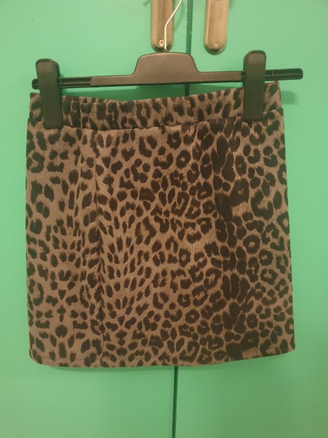Minifalda de leopardo marrón.