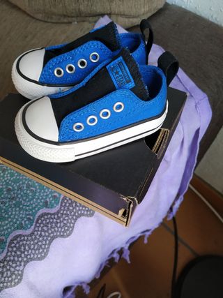 Zapatillas converse bebe núm 19 de segunda mano por 15 EUR en Barcelona en  WALLAPOP