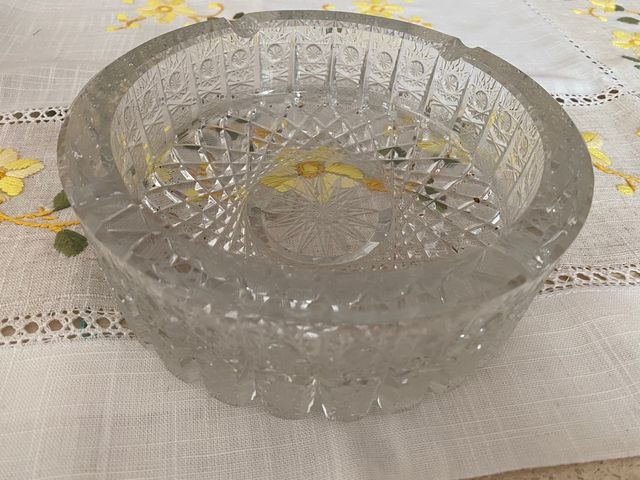 Posacenere in vetro intagliato