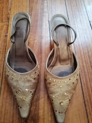 Zapatos bajos dorados. de segunda mano por 12 EUR en Guarnizo en WALLAPOP