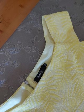 Vestido amarillo fórmula joven de segunda mano por 7 EUR en Ourense en  WALLAPOP