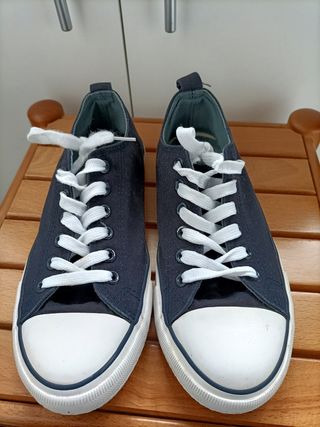 Bambas zapatillas deportivas Primark talla 37 de segunda mano por 2,5 EUR  en Ferrol en WALLAPOP